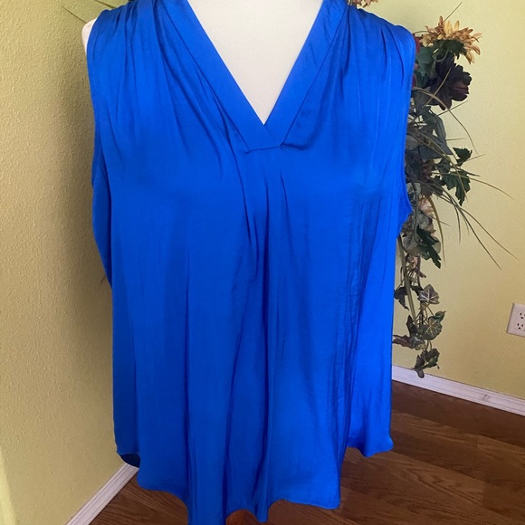 Vince Camuto Blue Asymmetrical Sleeveless Blouse NWOT 1X - Picture 1 of 6